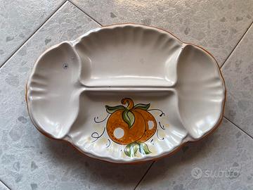 Vassoio in ceramica di Caltagirone.
