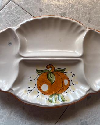 Vassoio in ceramica di Caltagirone.