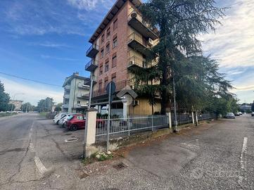 4 LOCALI A CASTELNOVO DI SOTTO