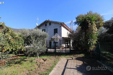 CASA SEMINDIPENDENTE A ROCCANTICA