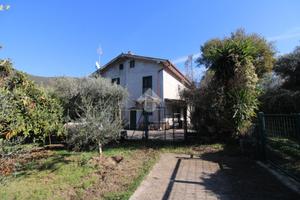 CASA SEMINDIPENDENTE A ROCCANTICA