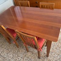tavolo con sedie