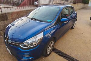 Clio 1.2 con pochissimi chilometri