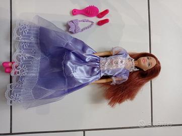 bambola tipo Barbie 