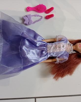 bambola tipo Barbie 