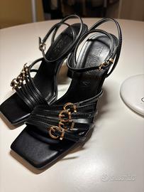 Sandali neri e oro col tacco