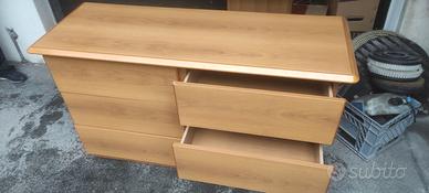 Cassettiera in legno chiaro a 6 cassetti