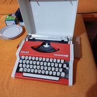 Macchina da scrivere vintage Olympia Traveller