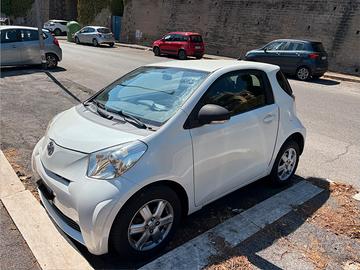 Toyota iq bianca manuale
