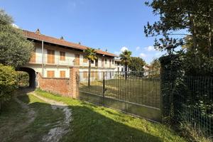 CASA SEMINDIPENDENTE A AZEGLIO