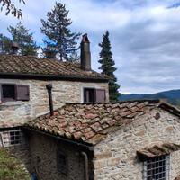 Carmignanello colonica libera 4 lati in pietra con