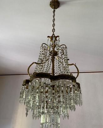 Lampadario Classico a Cascata con Cristalli