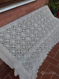 Coperta letto singolo lavorata a uncinetto 