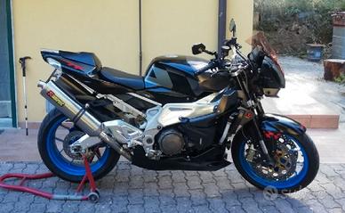 Aprilia Tuono 1000 motore e estetica perfetta