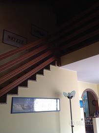 Ringhiera a doghe in legno massello