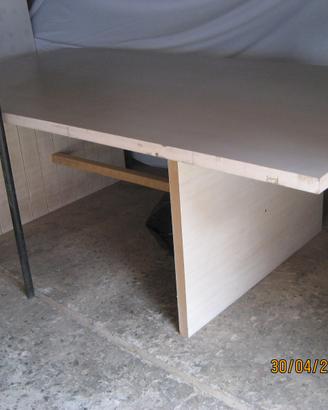 Tavolo gigante e pesante