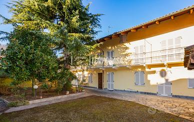 LAURIANO CASE SEMI INDIPENDENTI CON CORTILE E TERR