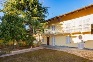 LAURIANO CASE SEMI INDIPENDENTI CON CORTILE E TERR