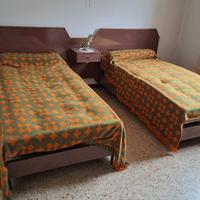 Camera da letto doppia in massello con comodino