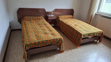 Camera da letto doppia in massello con comodino