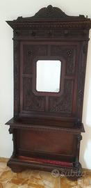 Antico appendiabiti in legno