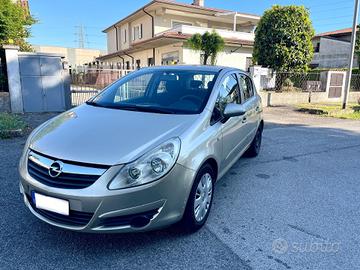 Opel Corsa 1.2 5 porte Easytronic Cosmo ideale per