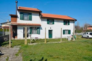 Pieris-s.canzian:casa singola con giardino