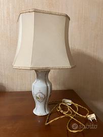 Lampada da tavolo in porcellata decorata on oro
