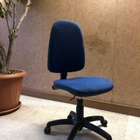 Sedia da ufficio girevole e regolabile