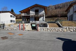 VILLA SINGOLA A CENTRO VALLE INTELVI