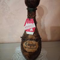 Vecchia bottiglia in vetro e cuoio vintage 