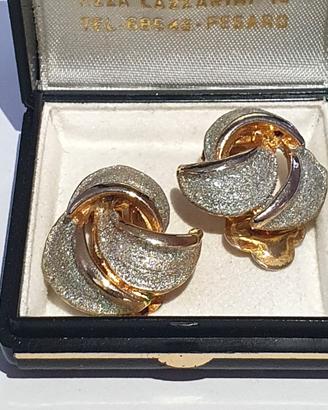 Coppia di orecchini dorati vintage anni ’60 a clip