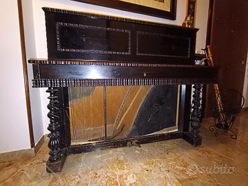 Pianoforte verticale d'epoca