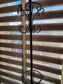 Appendino da terra per cappotti in ferro b