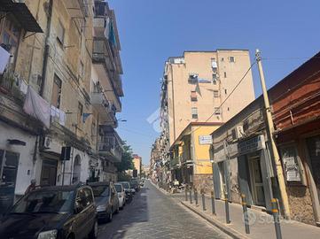 MONOLOCALE A NAPOLI