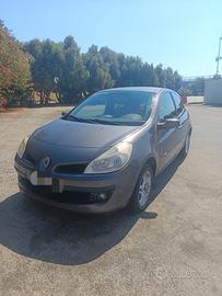 Renault Clio ed. Le Iene