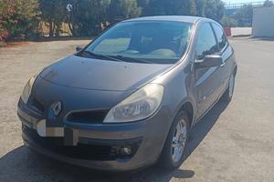 Renault Clio ed. Le Iene
