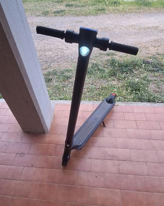 Monopattino elettrico usato pochissimo 