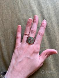 Anello etnico colorato