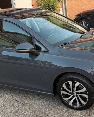 Volkswagen Golf 2.0 TDI DSG SCR Style TETTO APRIBI