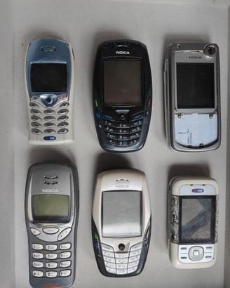 Stock Cellulari Vintage: Nokia 3210 6600 Sony T68i