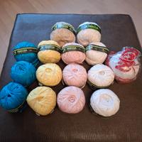 gomitoli  filo di Scozia. 