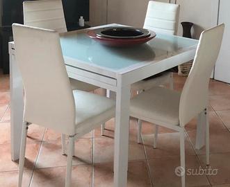 Tavolo-in-vetro-e-acciaio-mondo-convenienza