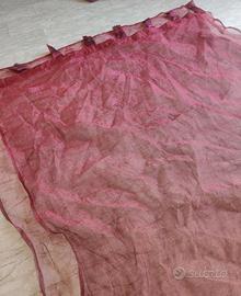 Tende ad anelli bordeaux velate 