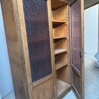 Armadio vintage in legno massello.