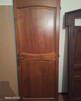 Porta in noce legno massello