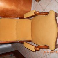 Poltrona in legno e velluto