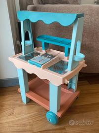 cucina giocattolo rosa e azzurra con tortina cassa