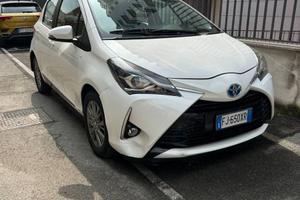 Toyota Yaris Hybrid 1.5 Cool automatica