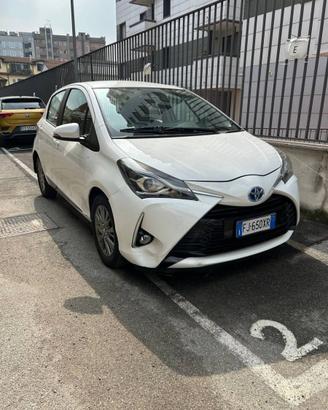 Toyota Yaris Hybrid 1.5 Cool automatica